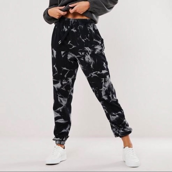 Missguided tie die 90s Joggers in grey - Picture 1 of 5